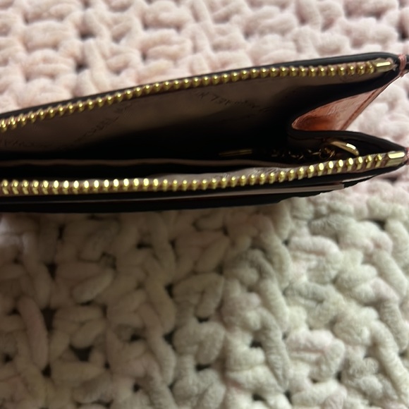 NWT Rose Gold Michael Kors Card holder/Coin Pouch - Picture 3 of 3